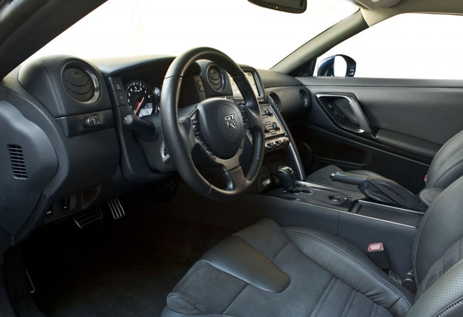  Nissan GT-R 2012 года  (US) (фото 10 из 74)